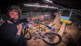 Mein MTB INDOOR Bikepark im Garten mit Foampit...