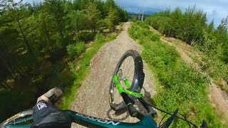 ENDURO BIKE VS FORT WILLIAM WORLD CUP DH...