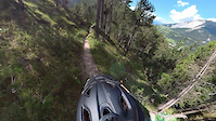 Trail passing the rock needle called Crap Furo