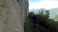 Jihem sous les falaises